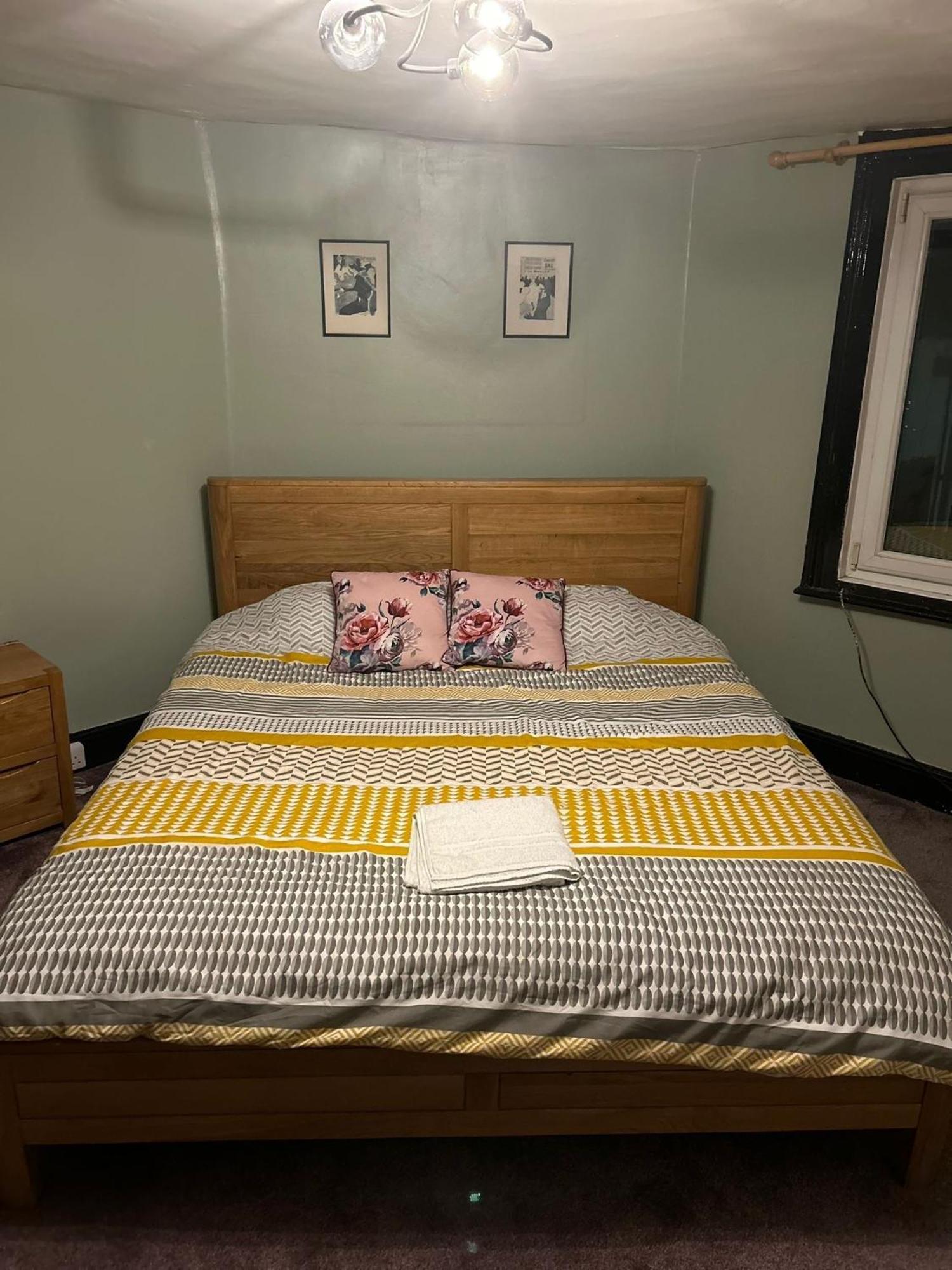 - 2 Bed House - Sleeps 7 - Pet Friendly Gloucester