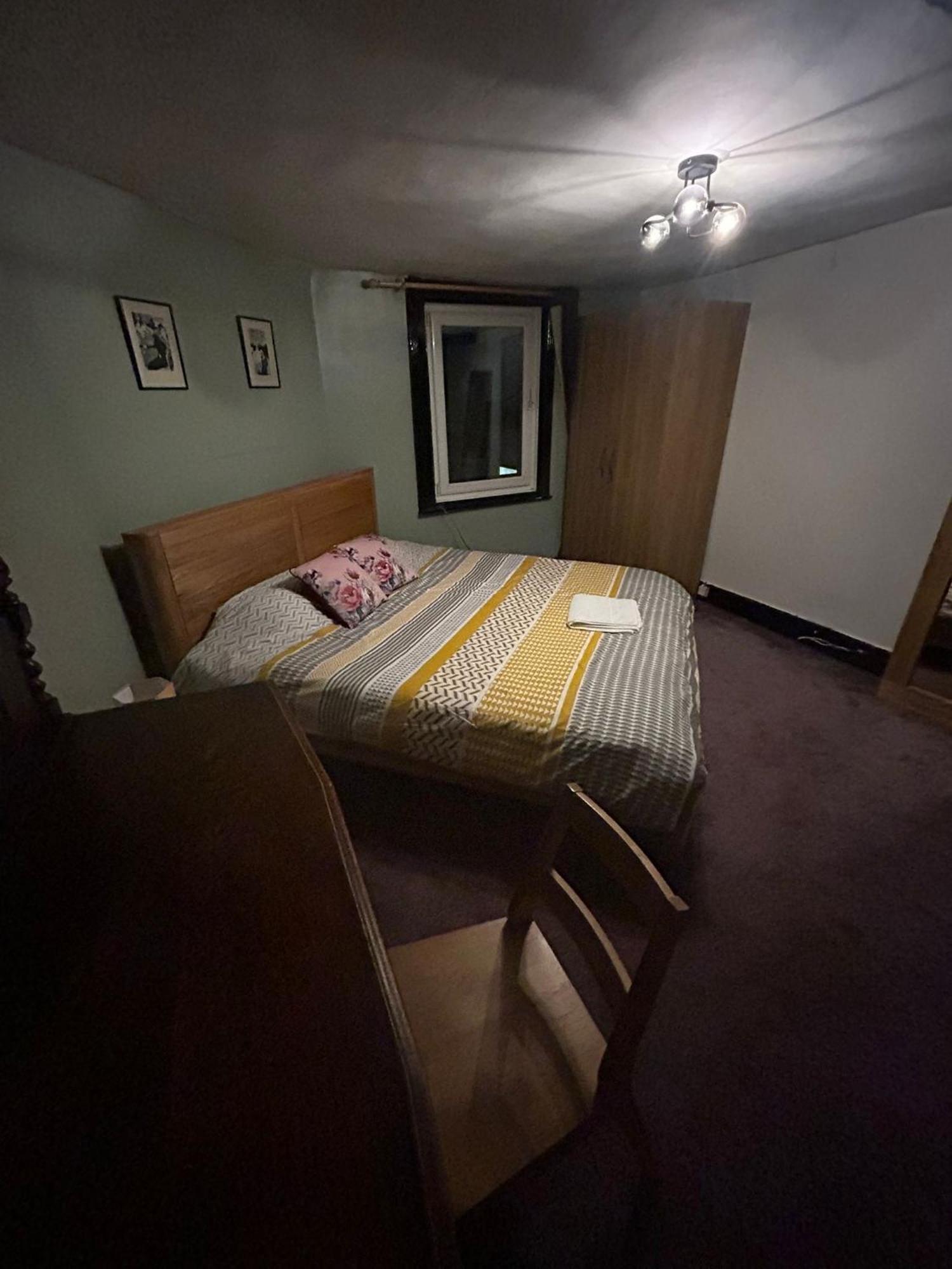 - 2 Bed House - Sleeps 7 - Pet Friendly * Gloucester
