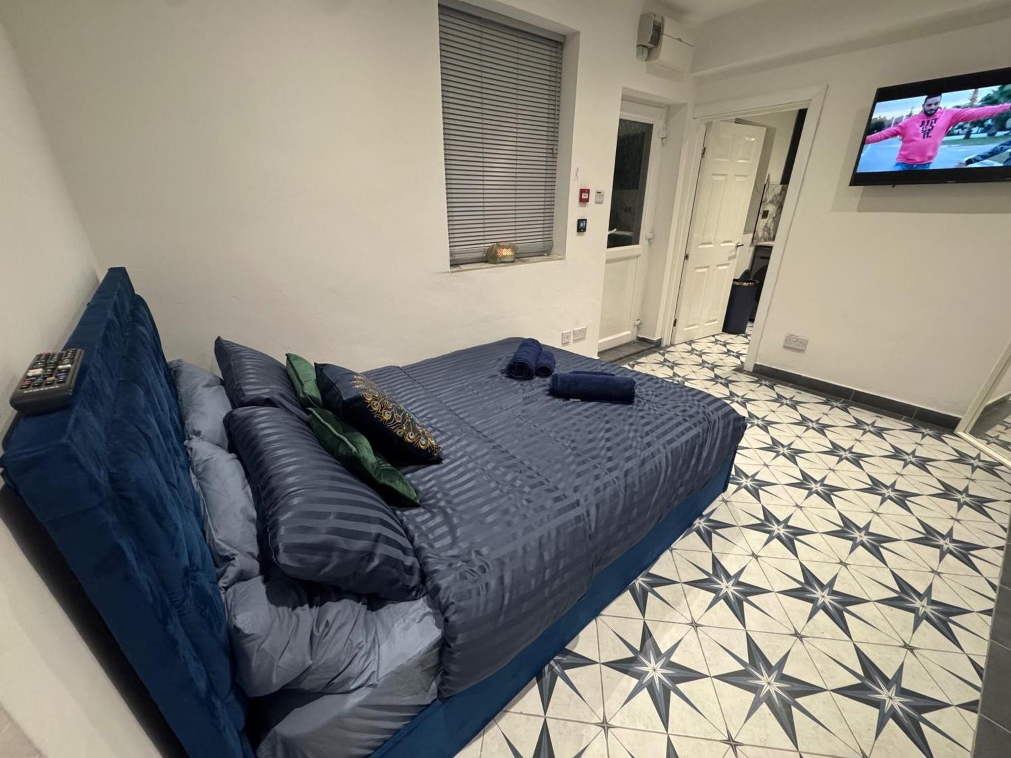 Apartment - - Sleeps 2 - Parking - 97ws *