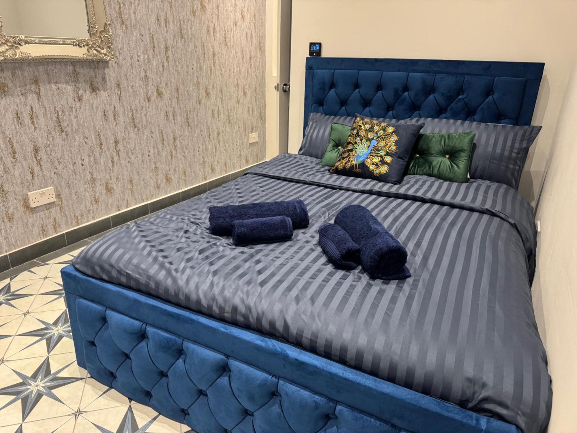 - - Sleeps 2 - Parking - 97ws
