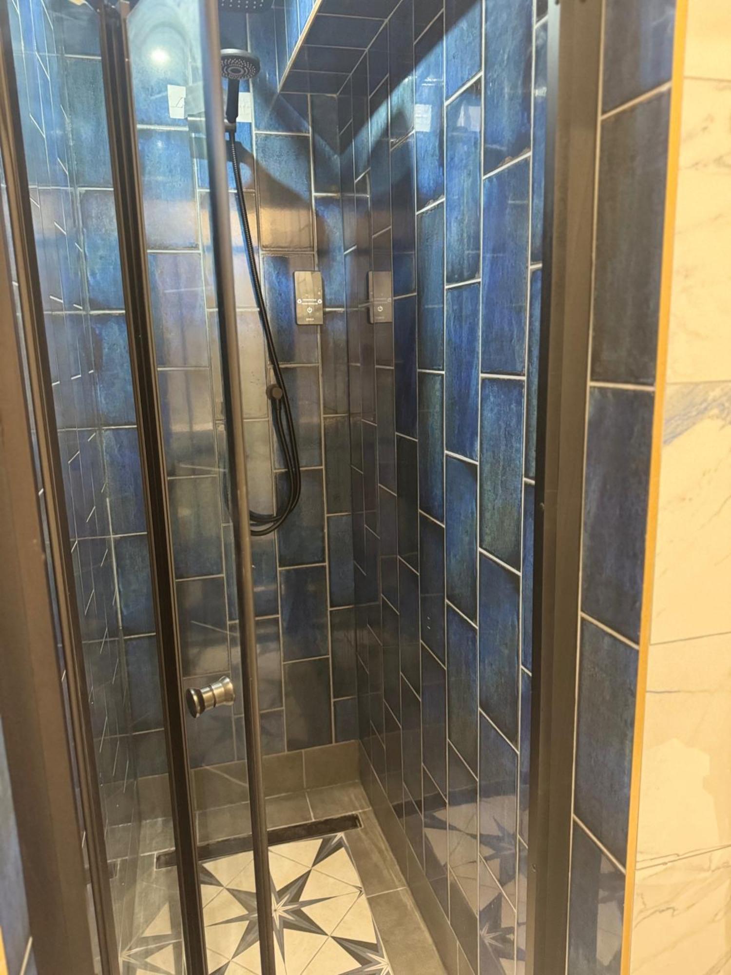 Apartment - - Sleeps 2 - Parking - 97ws
