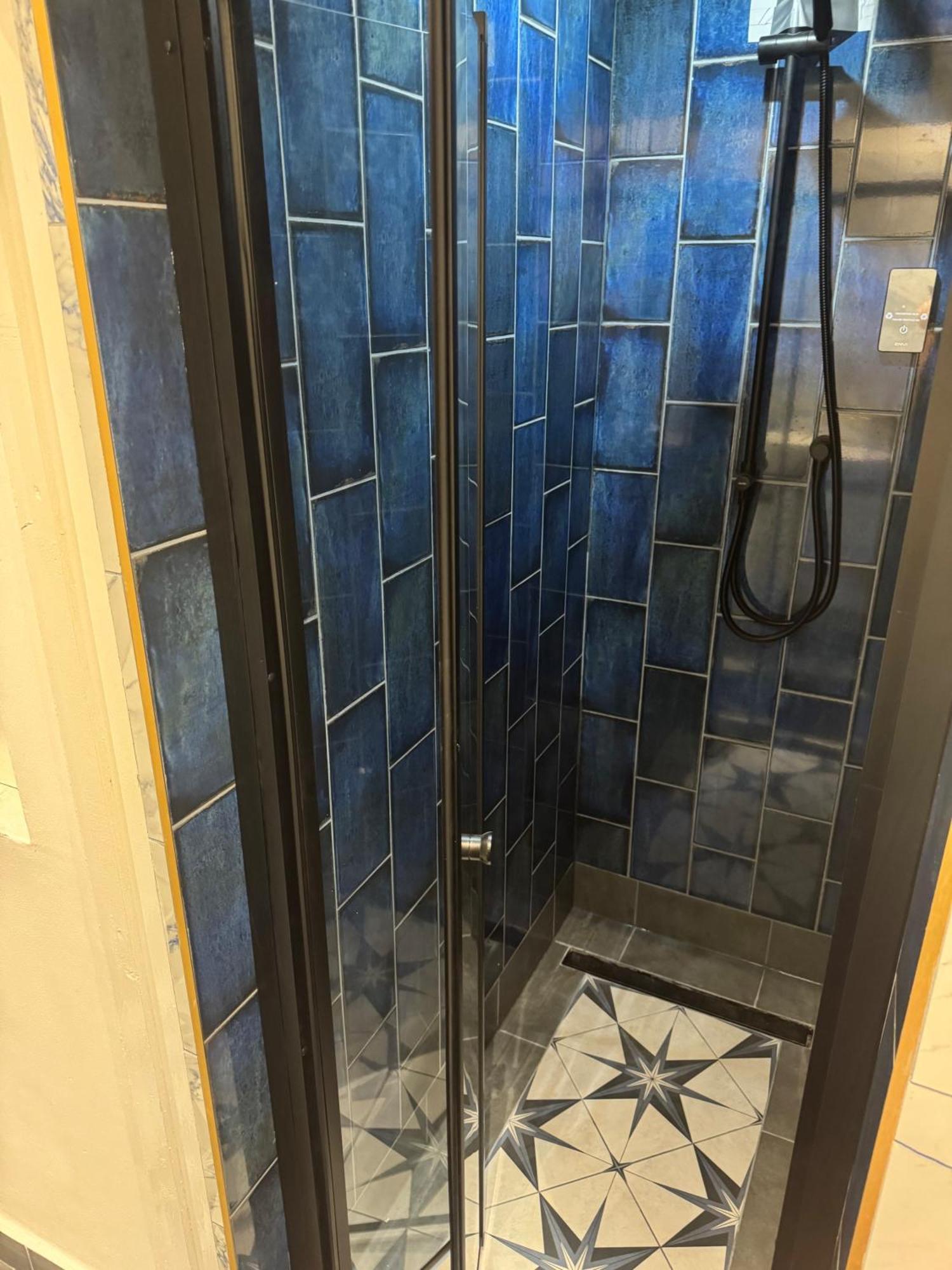 - - Sleeps 2 - Parking - 97ws Apartment Gloucester