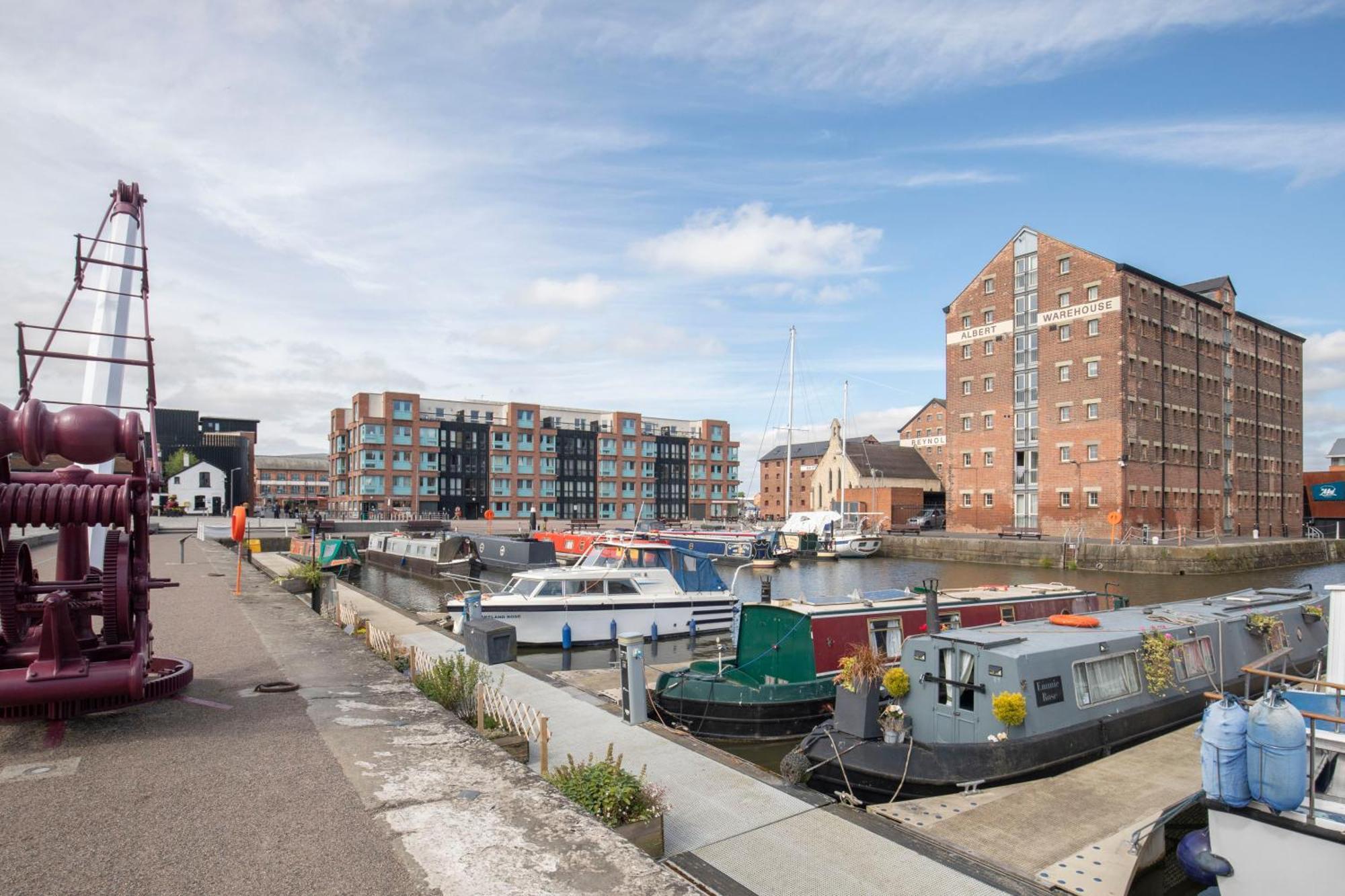 Apartment Modern In Historic Quays *