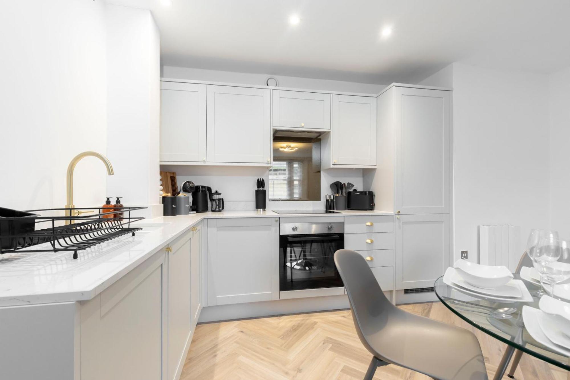 Modern In Historic Quays Apartment Gloucester