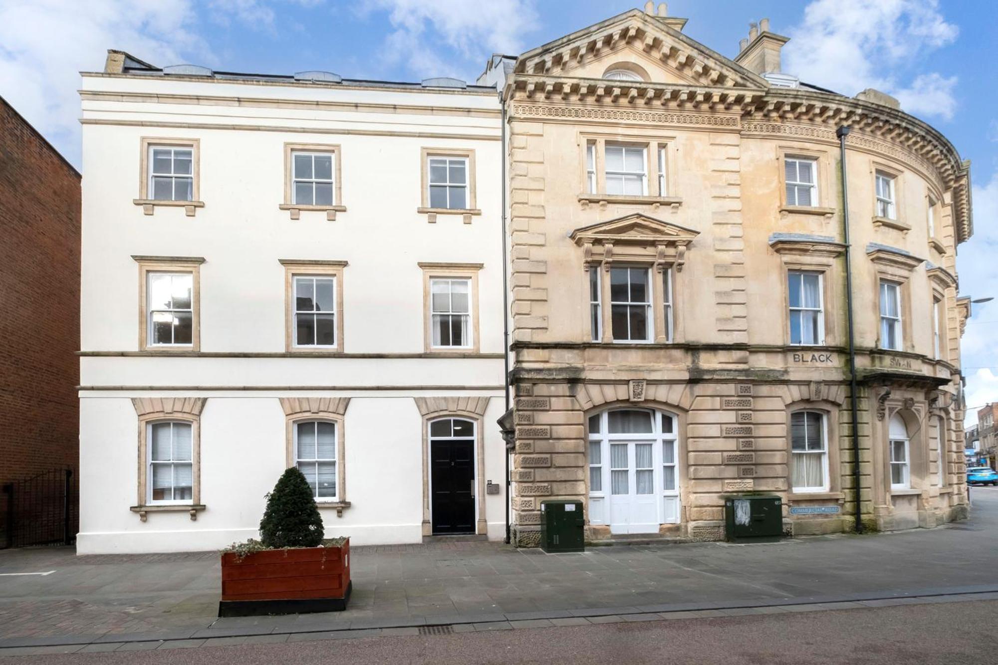 Apartment Modern In Historic Quays *