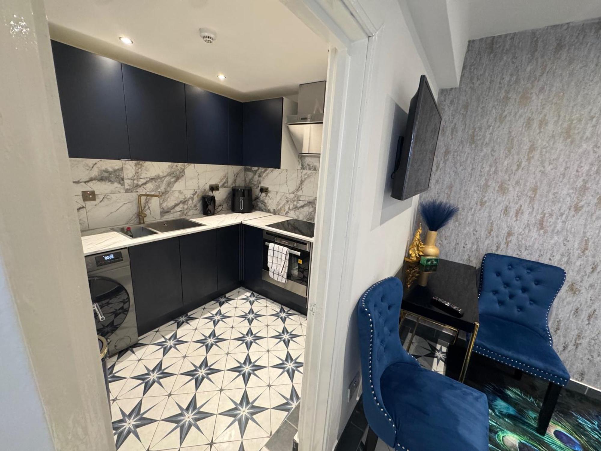 Apartment - - Sleeps 2 - Parking - 97ws *