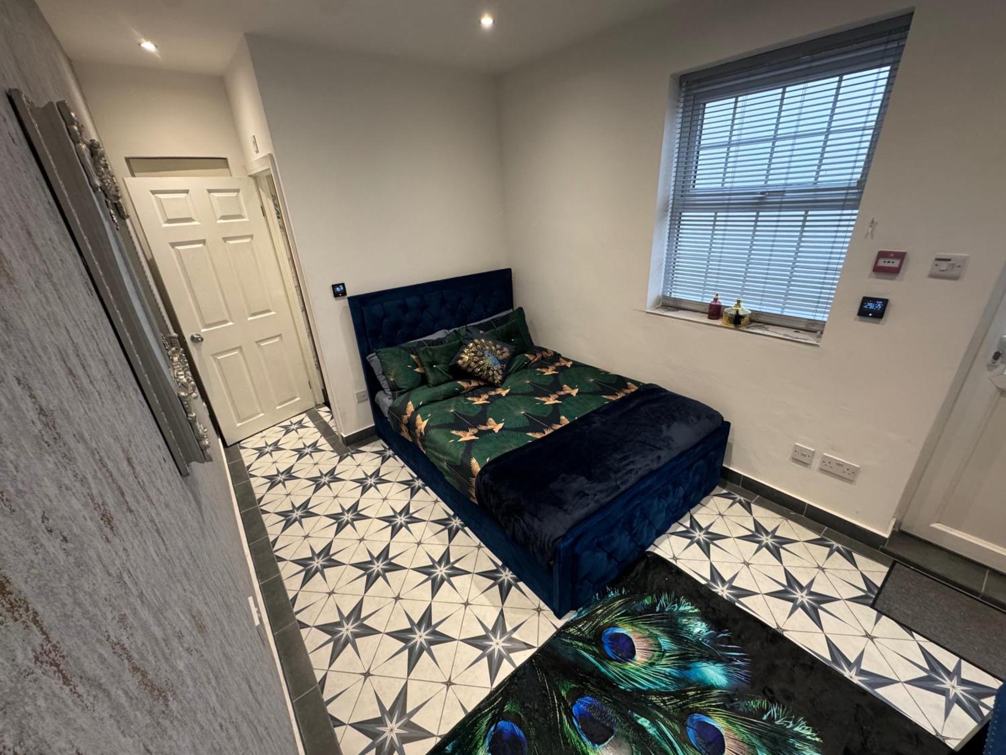 - - Sleeps 2 - Parking - 97ws Apartment Gloucester