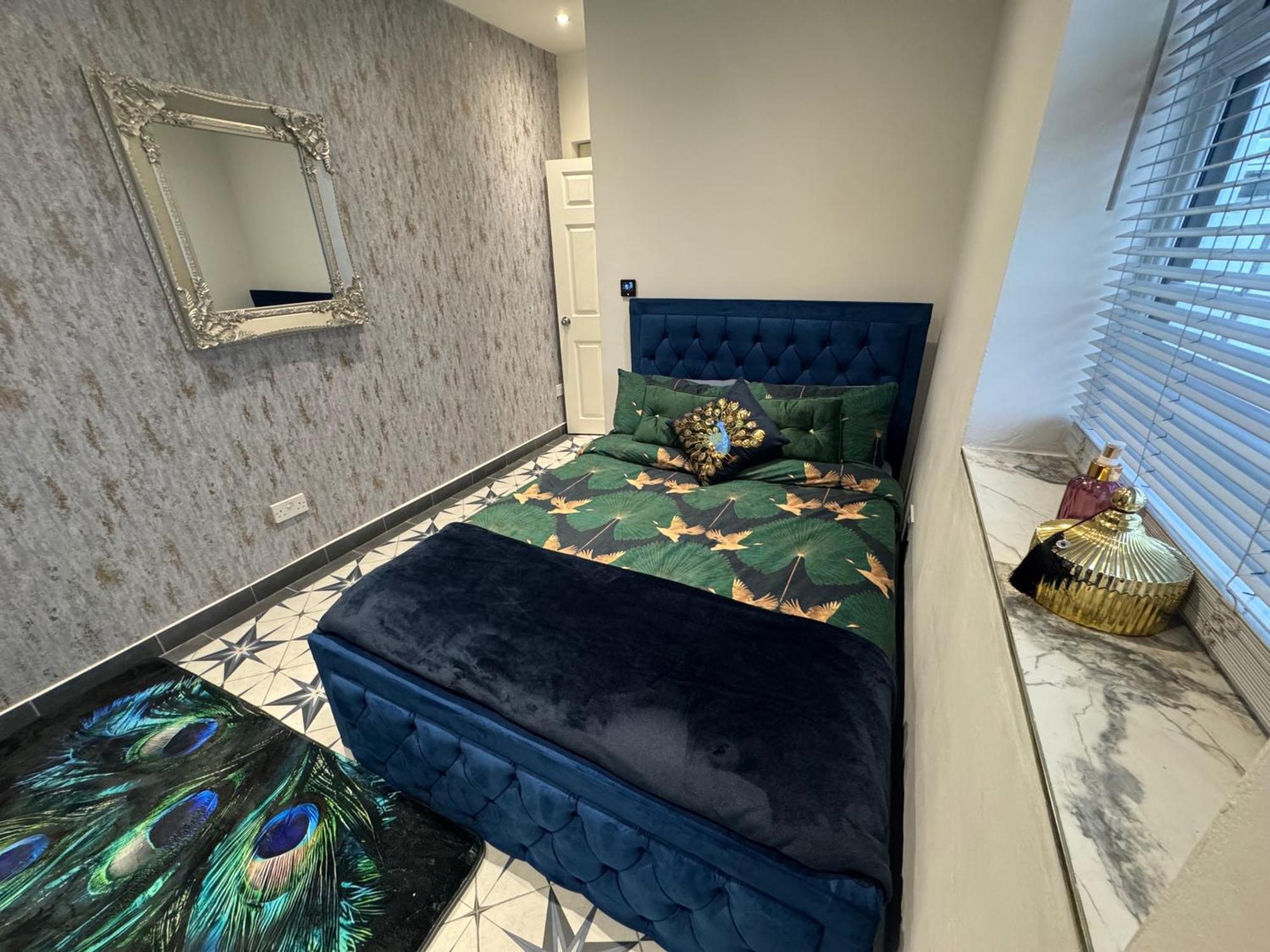 - - Sleeps 2 - Parking - 97ws * Gloucester