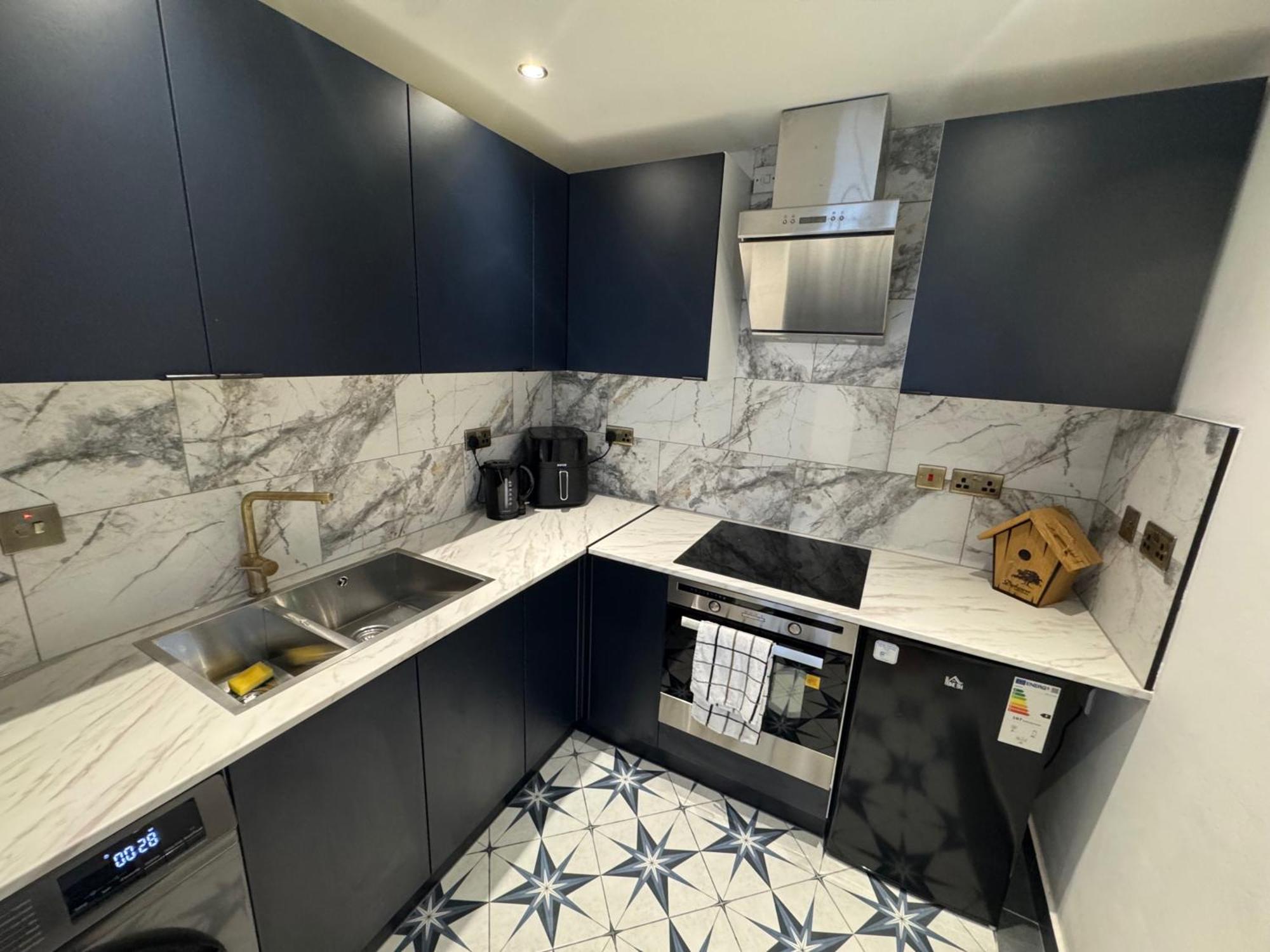 - - Sleeps 2 - Parking - 97ws Apartment