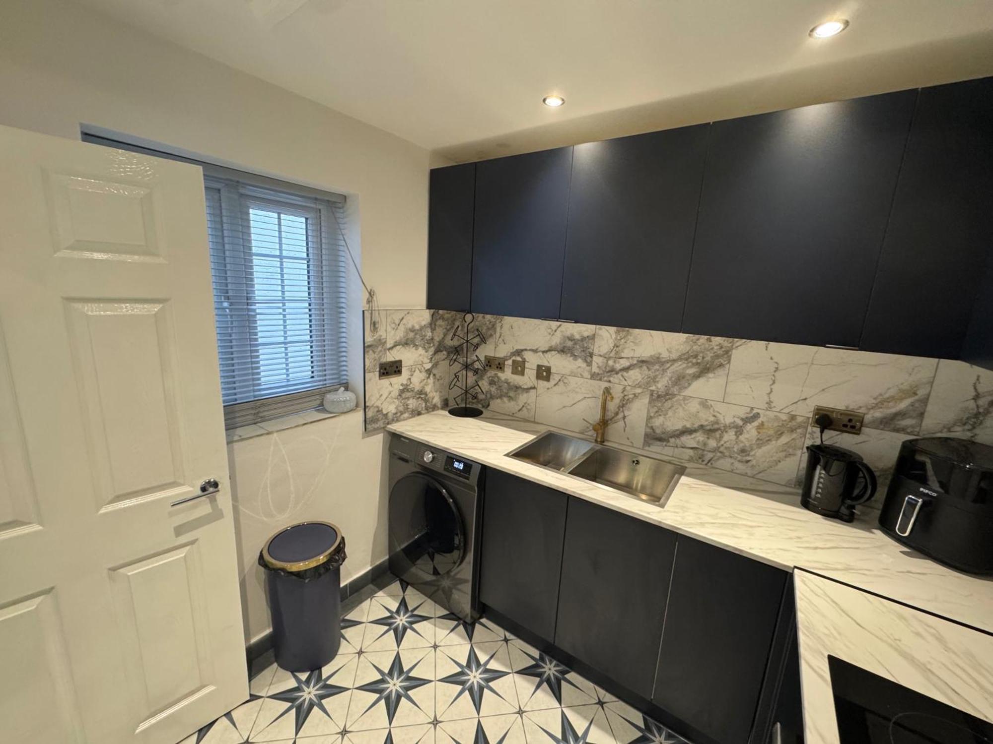 Apartment - - Sleeps 2 - Parking - 97ws *