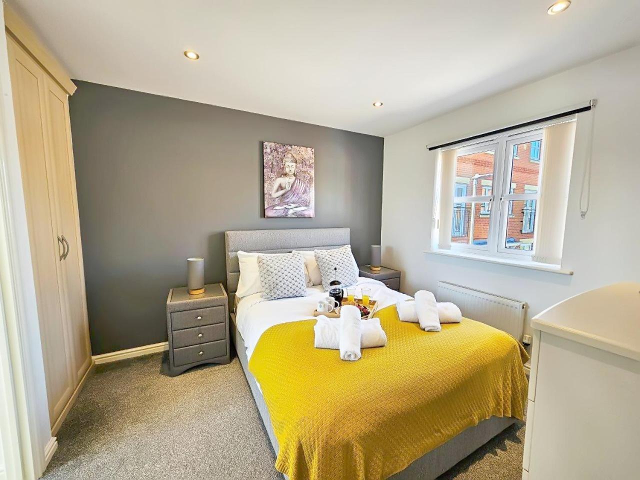 Boughton 3 Bed Semi By Fortuna Holiday home Gloucester
