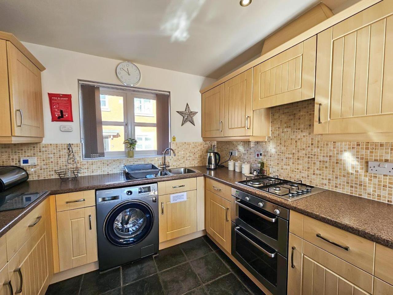 Boughton 3 Bed Semi By Fortuna Holiday home Gloucester