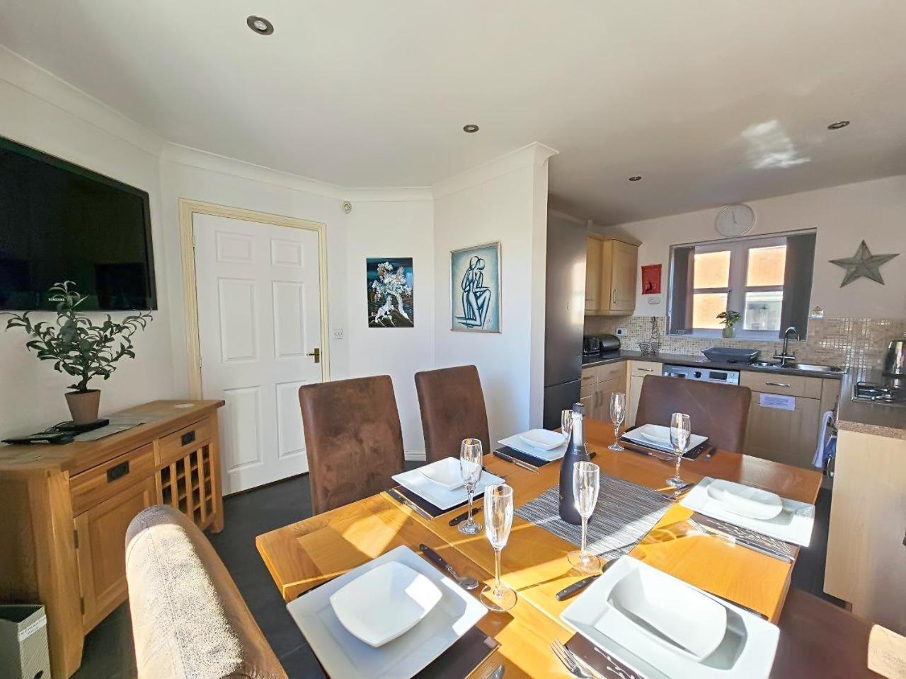 Boughton 3 Bed Semi By Fortuna Holiday home