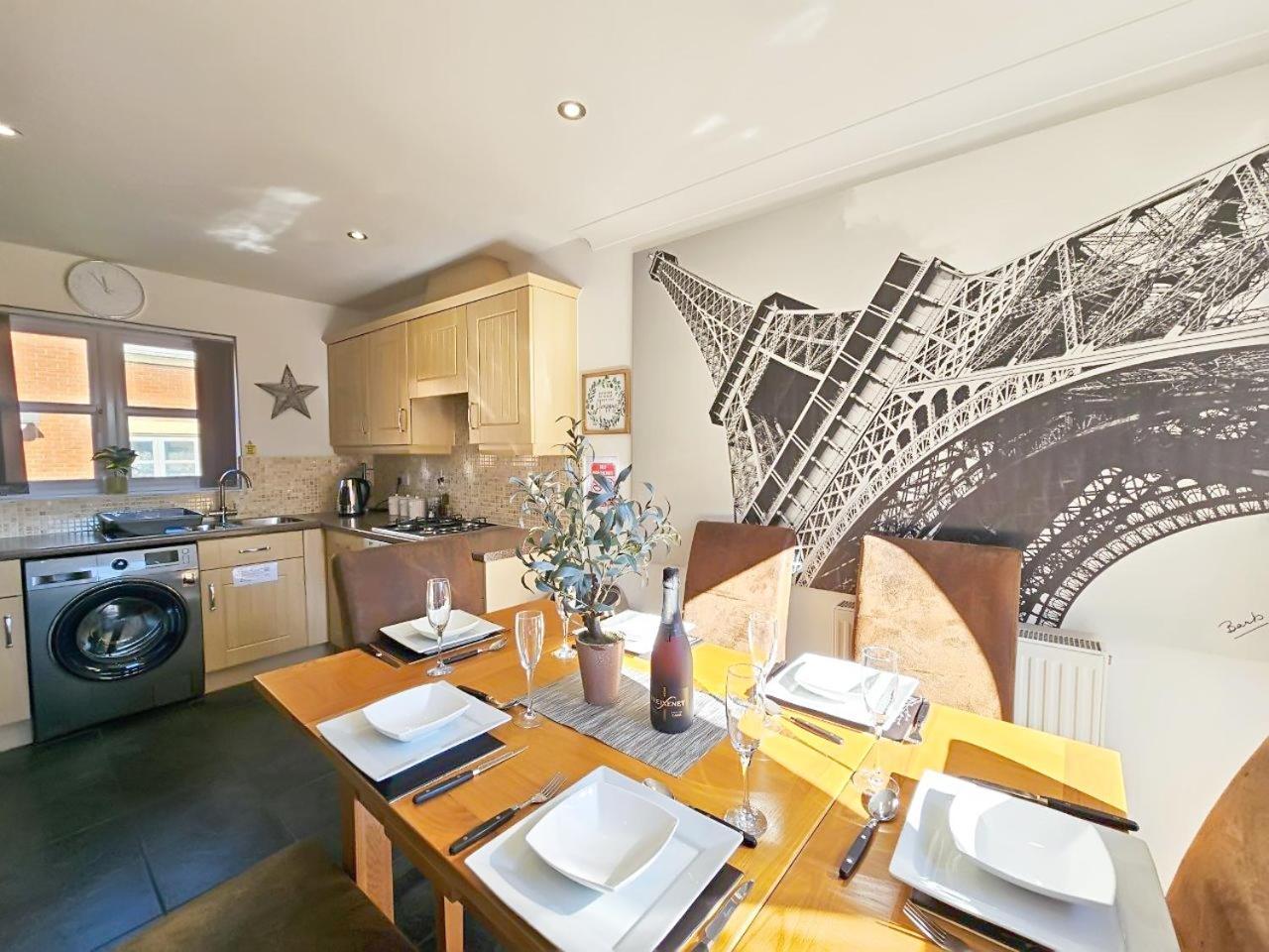 Boughton 3 Bed Semi By Fortuna Holiday home Gloucester