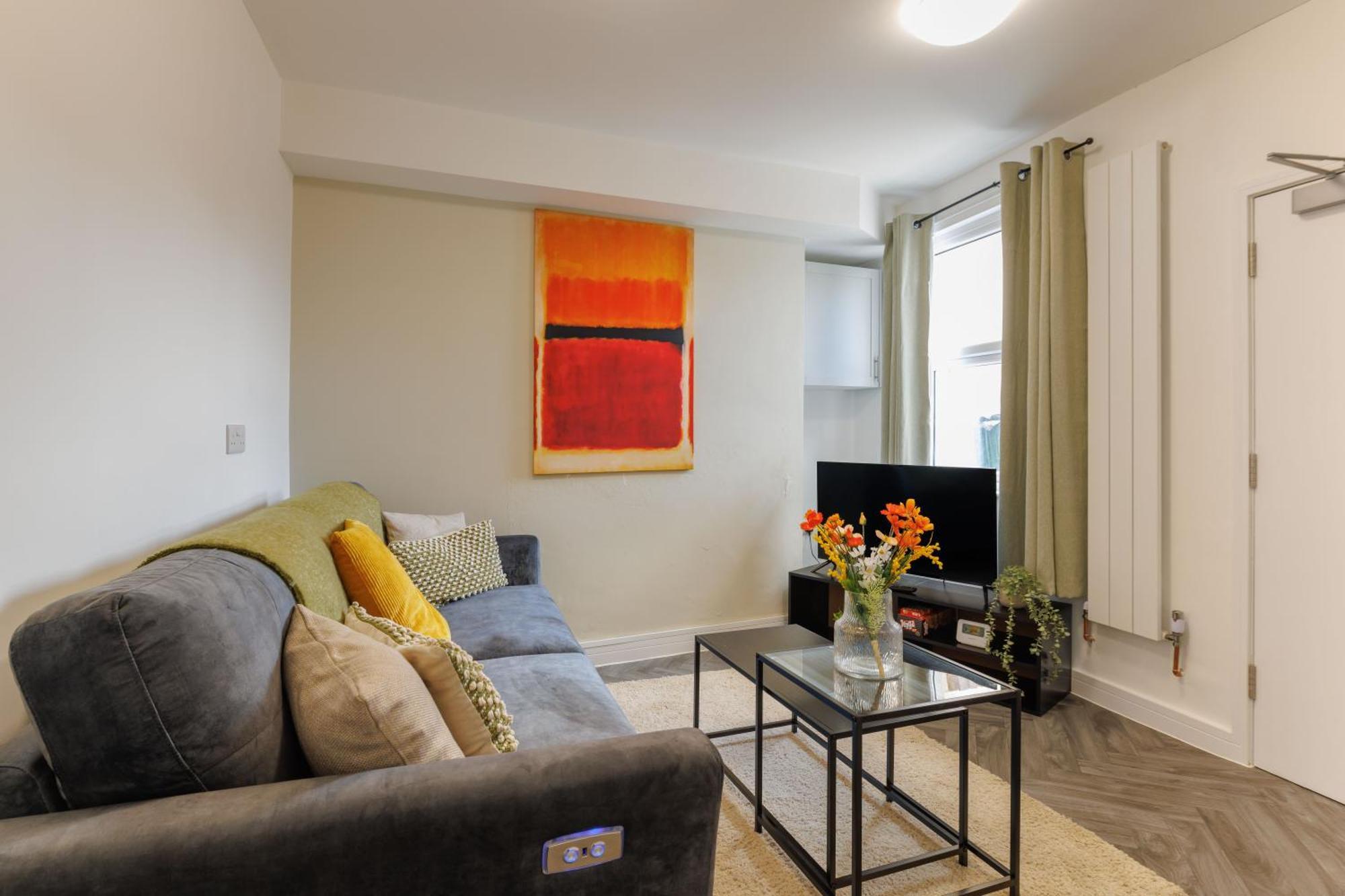 Apartment 4 Bedroom, Sleeps 8, 3 Bathroom, Hot Tub, Wifi, Smart Tvs In Each 3 Min Walk To Kingsholm Stadium Gloucester