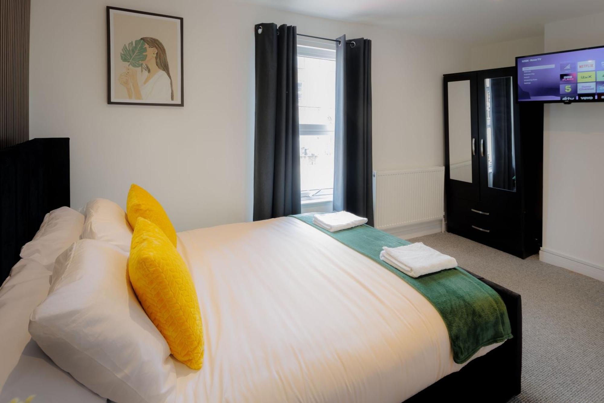 4 Bedroom, Sleeps 8, 3 Bathroom, Hot Tub, Wifi, Smart Tvs In Each 3 Min Walk To Kingsholm Stadium