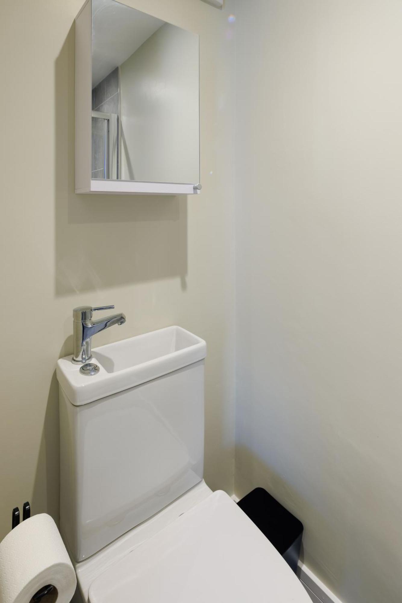 4 Bedroom, Sleeps 8, 3 Bathroom, Hot Tub, Wifi, Smart Tvs In Each 3 Min Walk To Kingsholm Stadium