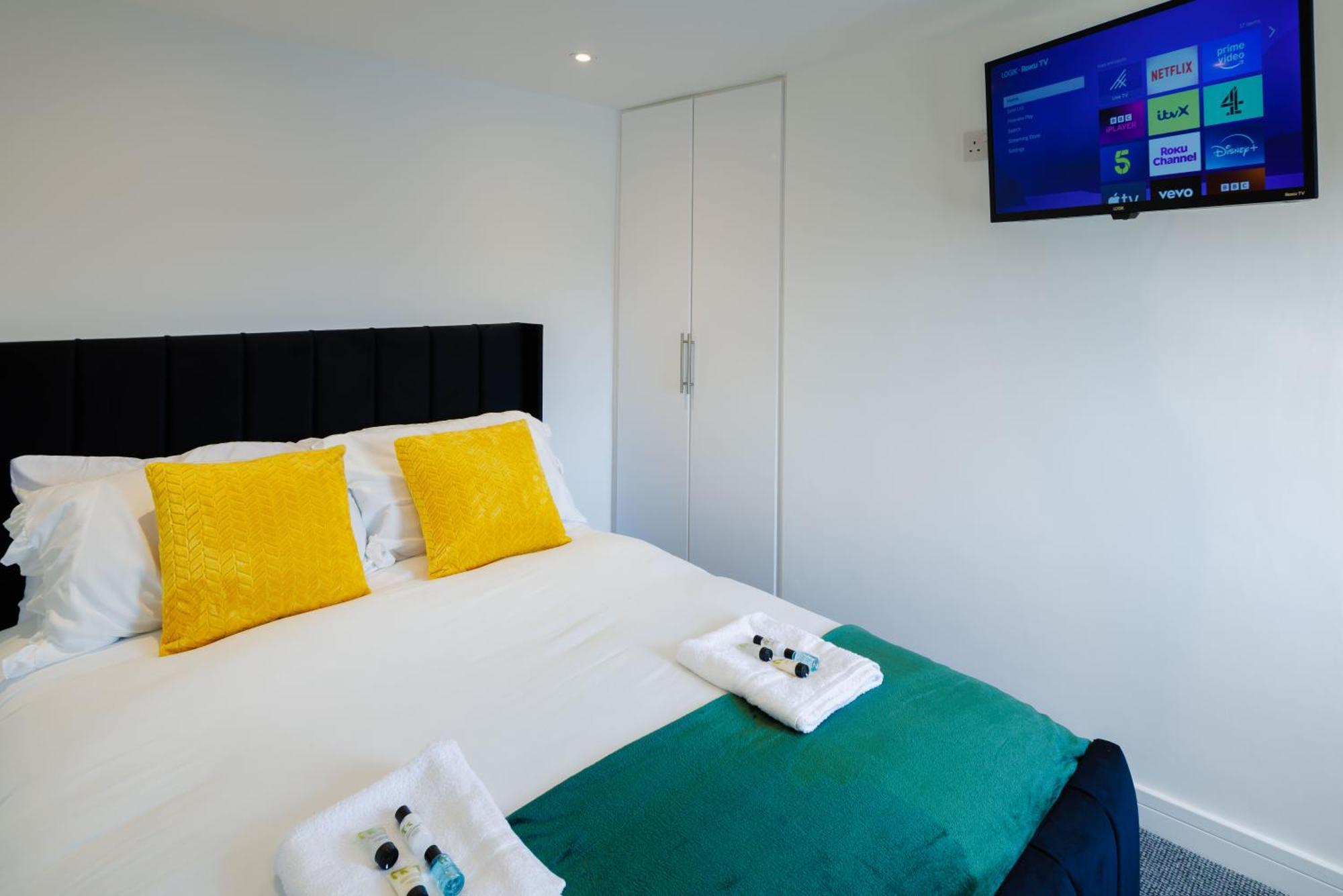 4 Bedroom, Sleeps 8, 3 Bathroom, Hot Tub, Wifi, Smart Tvs In Each 3 Min Walk To Kingsholm Stadium Apartment