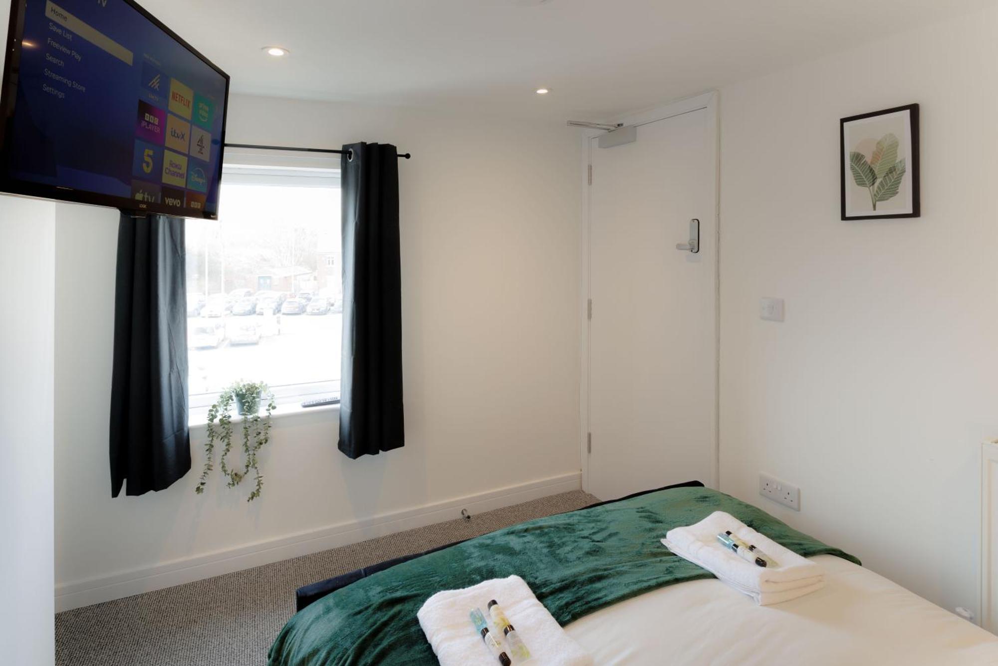 Apartment 4 Bedroom, Sleeps 8, 3 Bathroom, Hot Tub, Wifi, Smart Tvs In Each 3 Min Walk To Kingsholm Stadium