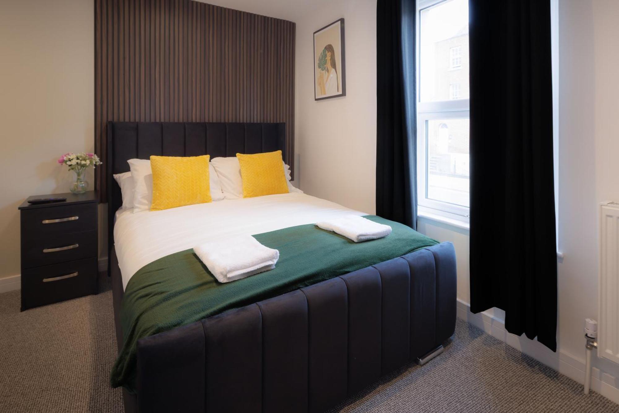 Apartment 4 Bedroom, Sleeps 8, 3 Bathroom, Hot Tub, Wifi, Smart Tvs In Each 3 Min Walk To Kingsholm Stadium Gloucester