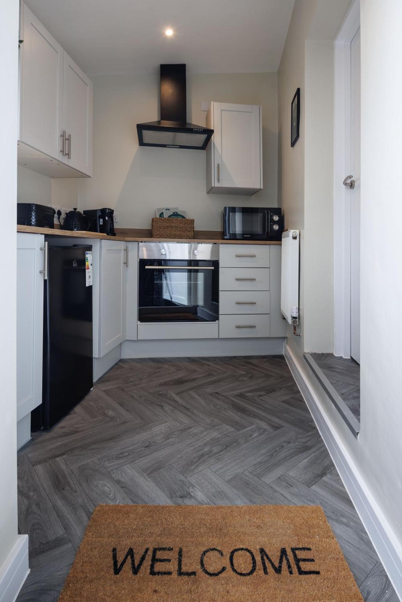 4 Bedroom, Sleeps 8, 3 Bathroom, Hot Tub, Wifi, Smart Tvs In Each 3 Min Walk To Kingsholm Stadium