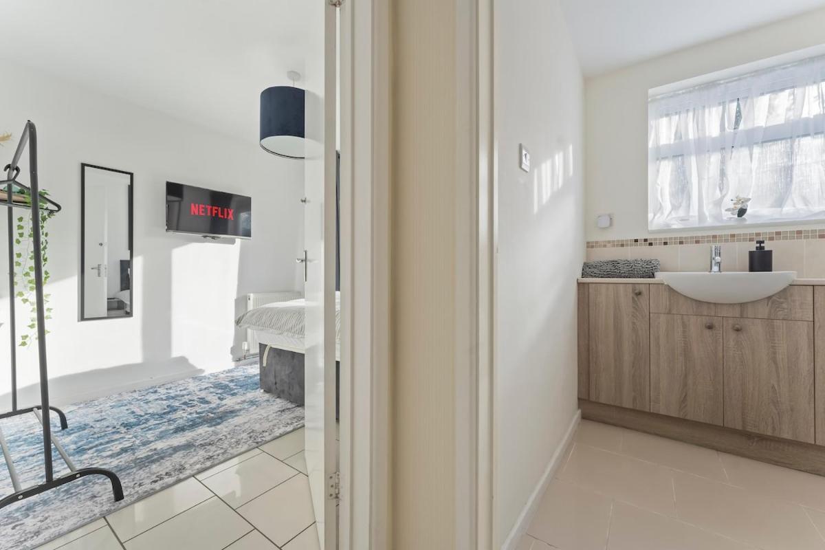 Cosy,gloucester!contractor,discounts,parkingwifi Gloucester