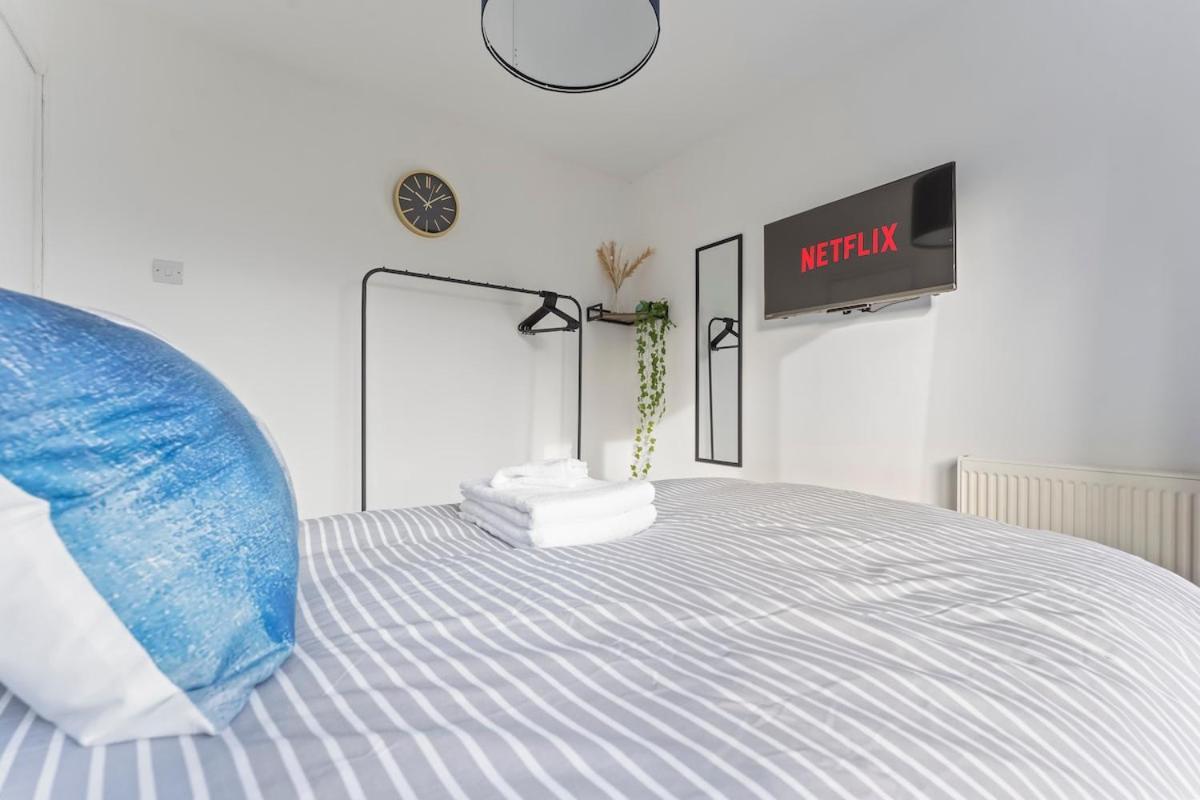 Cosy,gloucester!contractor,discounts,parkingwifi Holiday home