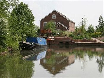 The Mooring Post Bed & Breakfast