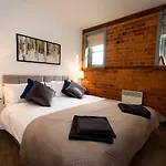 Fabulous 2 Bedroom, 2 Bathroom Executive Apartment Close To Gloucester Docks
