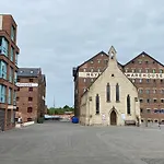 Fabulous 2 Bedroom, 2 Bathroom Executive Apartment Close To Gloucester Docks