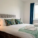 K Suites - Longhorn Avenue - Free Parking