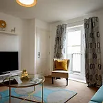 K Suites - Longhorn Avenue - Free Parking