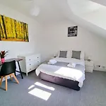 Casa-Gloucester Service Apartment