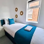 Casa-Gloucester Service Apartment