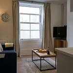 K Suites - Wellington Street 1