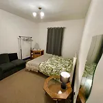 2 Bedroom Cottage Gloucester City Center