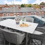 Elliot Oliver - Stunning Three Bedroom Penthouse With Large Terrace & Parking