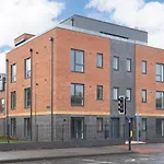 Elliot Oliver - Stylish Loft Style Two Bedroom Apartment With Parking