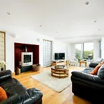Lakeside Family Friendly Property Cw99