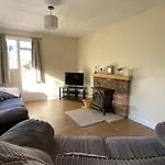 Cheerful 3 Bedroom Bungalow With Indoor Fire Place