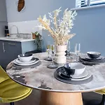 Elliot Oliver - Luxurious Two Bedroom Apartment In The Docks