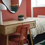 Gloucester Getaway With Gaming Room, Desk & Parking