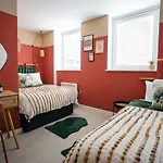 Gloucester Getaway With Gaming Room, Desk & Parking