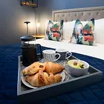 Elliot Oliver - Loft Style 2 Bedroom Apartment With Parking In The Docks