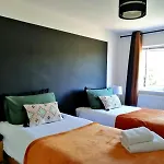 Brockeridge Stylish 2Br Home In Peaceful Area - Easy M5 Access & Free Parking By Suitely