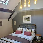 The Red Lion Arlingham