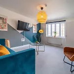 Huge Weekly & Monthly Savings - Free Parking - Wi-Fi & Netflix