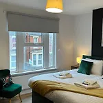 3 Bed Chill Glouc Free Parking