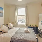 Entire 3 Bed House In Gloucester