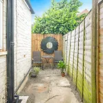 Entire 3 Bed House In Gloucester